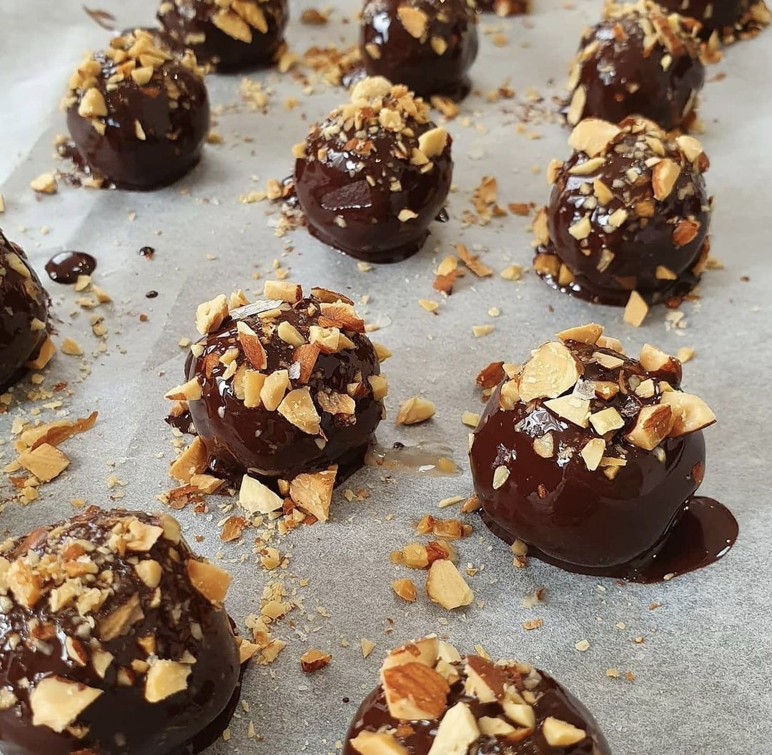 Festive Chocolate & Date Truffles