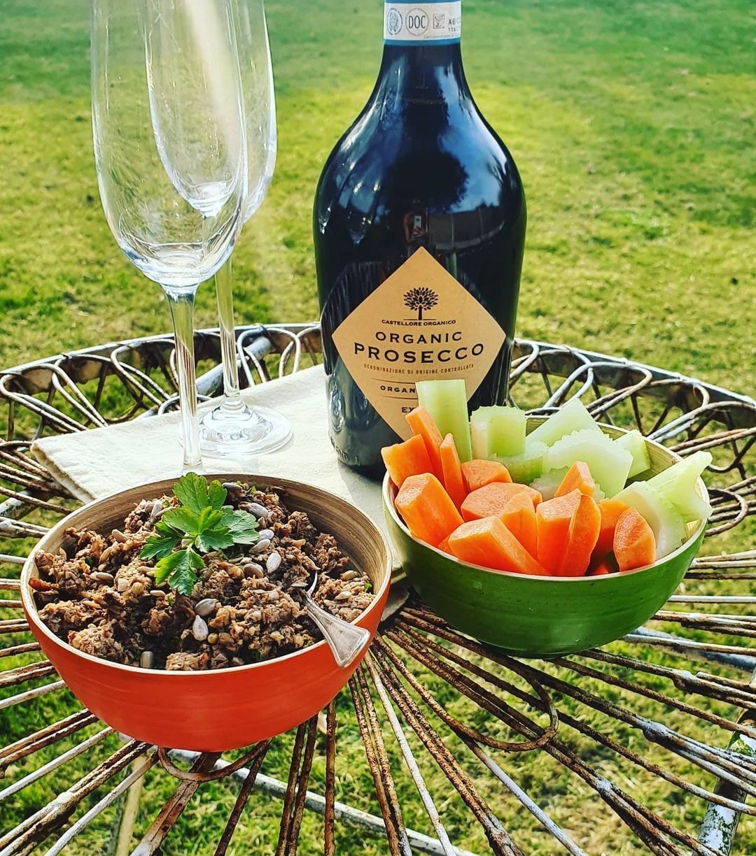 ￼Mushroom, Walnut & Sundried Tomato Dip With Crudites And Oat Crackers